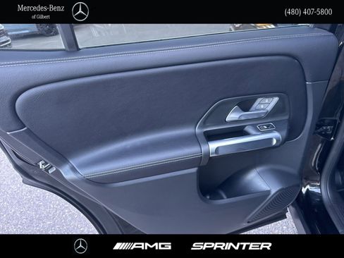 Used 2021 Mercedes-Benz GLB 250 4MATIC image 17