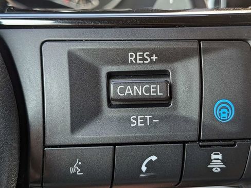 Used 2023 Nissan Pathfinder SL AWD/4WD image 27