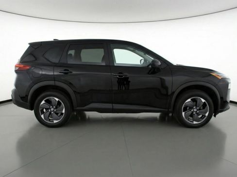 Used 2025 Nissan Rogue SV image 11