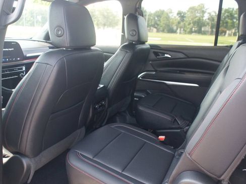 Used 2024 Chevrolet Traverse Z71 w/ Enhanced Driving Package AWD/4WD image 16
