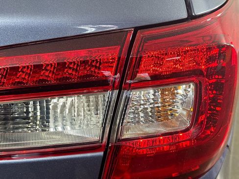 Used 2018 Subaru Outback 2.5i Limited image 33