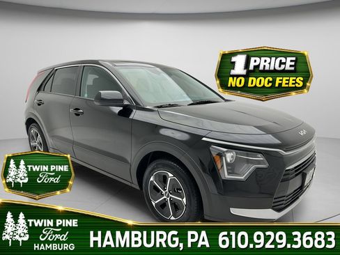 Used 2025 Kia Niro LX FWD image 1