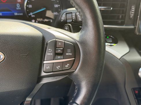 Used 2020 Ford Explorer XLT w/ Equipment Group 202A AWD/4WD image 19