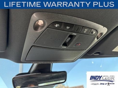 Used 2023 Nissan Maxima SR w/ Sport Mat Group FWD image 17