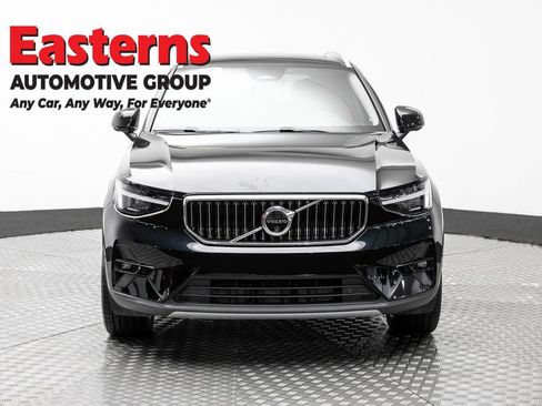 Used 2025 Volvo XC40 B5 Plus AWD/4WD image 2