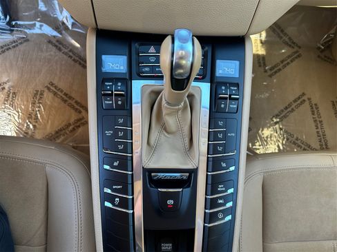 Used 2017 Porsche Macan S w/ Dark Walnut Interior Package image 33