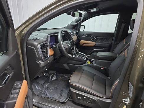 Used 2024 GMC Canyon AT4 image 32