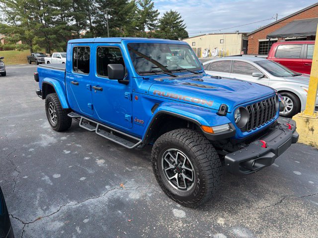 Used 2024 Jeep Gladiator Rubicon AWD/4WD image 2