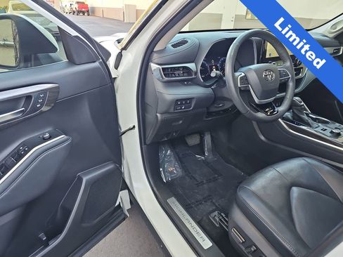 Used 2023 Toyota Highlander Limited image 10