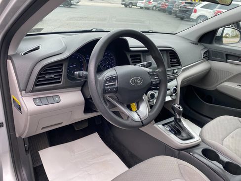 Used 2019 Hyundai Elantra SE image 10