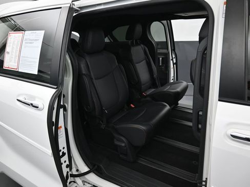 Used 2021 Toyota Sienna XSE w/ XSE Plus Package FWD image 32