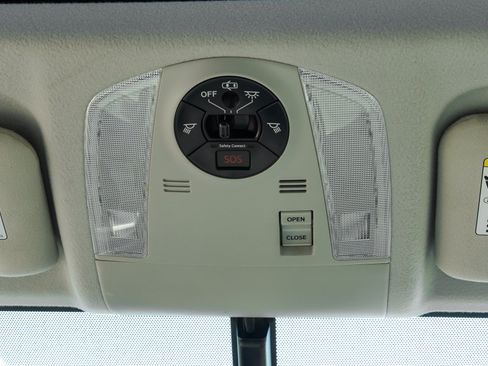 Used 2013 Toyota Prius Four w/ Deluxe Solar Roof Pkg FWD image 28