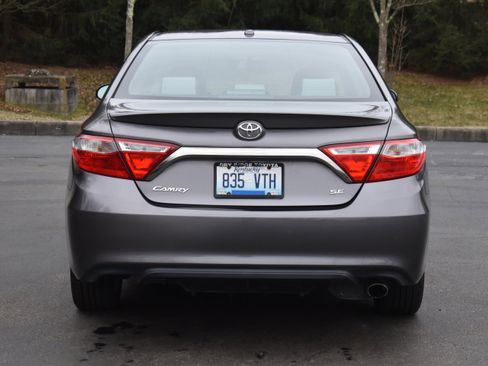Used 2015 Toyota Camry SE image 31