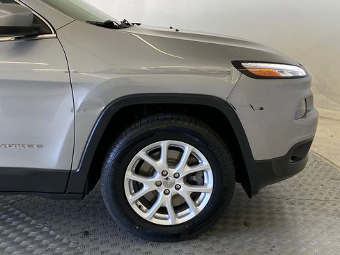 Used 2015 Jeep Cherokee Latitude w/ Cold Weather Group image 11