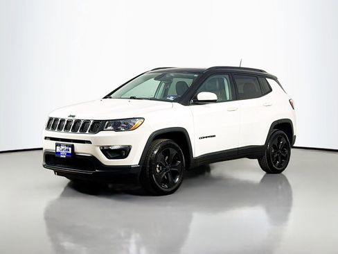 Used 2019 Jeep Compass Latitude AWD/4WD image 3