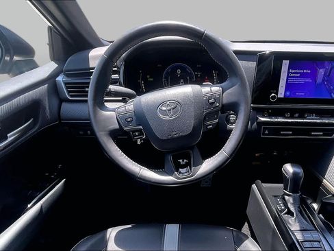 Used 2025 Toyota Camry SE FWD image 6