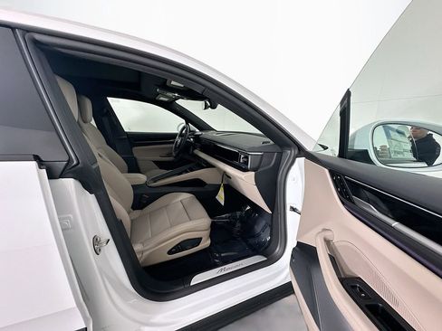 New 2026 Porsche Macan Electric image 30