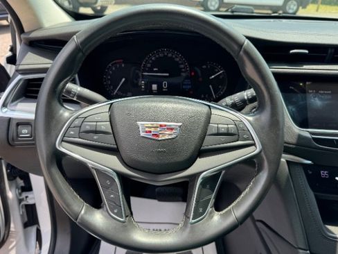 Used 2017 Cadillac XT5 Luxury w/ Driver Awareness Package AWD/4WD image 11