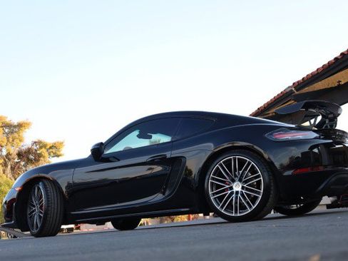 Used 2017 Porsche 718 Cayman S RWD image 17