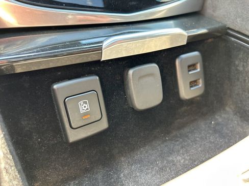 Used 2019 Cadillac Escalade ESV Platinum image 38