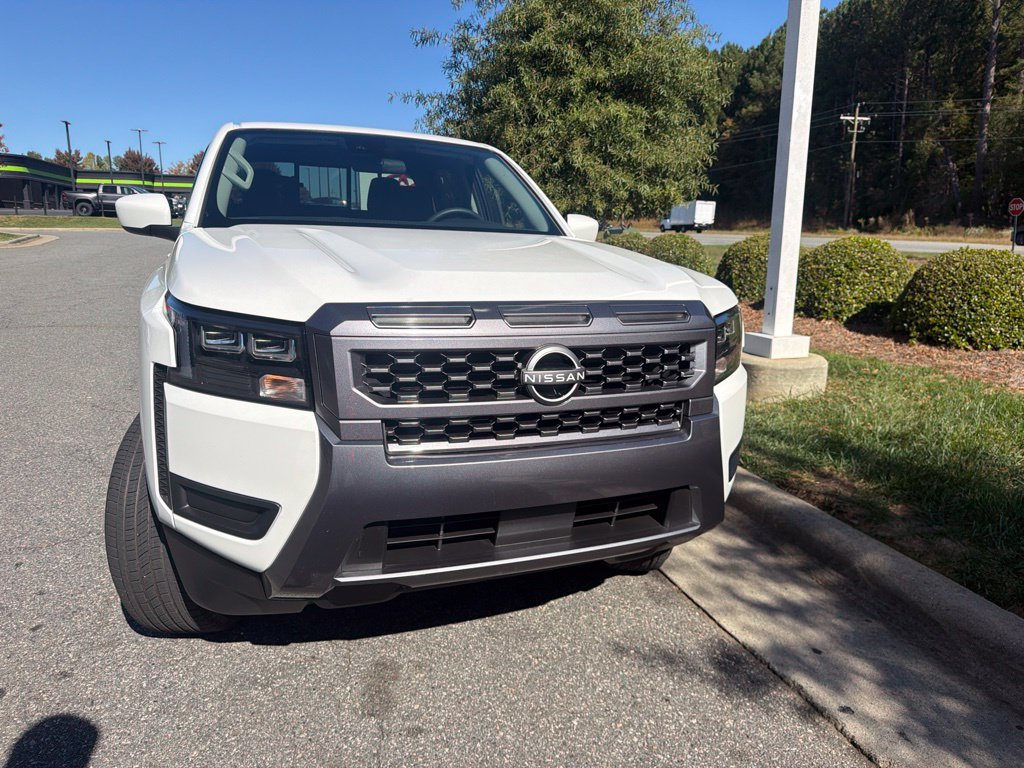 Used 2026 Nissan Frontier SV w/ SV Convenience Package RWD image 5