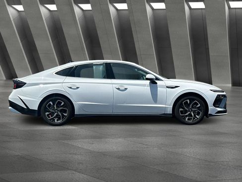 Used 2025 Hyundai Sonata SEL FWD image 3
