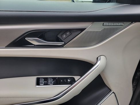 Used 2024 Jaguar F-PACE R-Dynamic S image 21