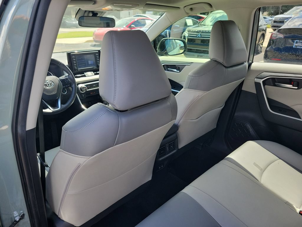 Used 2020 Toyota RAV4 XLE Premium FWD image 8