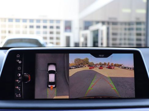 Used 2017 BMW 750i xDrive image 22