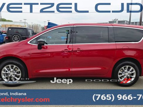 New 2027 Chrysler Pacifica Select AWD/4WD image 4