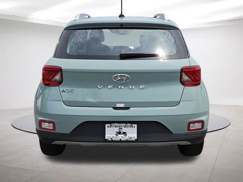 Used 2025 Hyundai Venue SEL FWD image 6