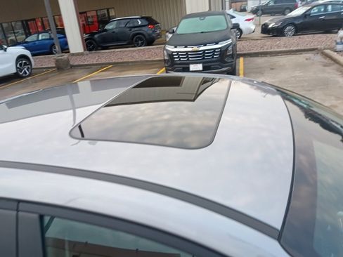 Used 2025 Hyundai Elantra SEL image 8