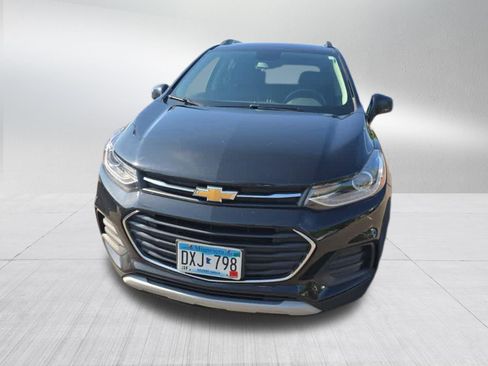 Used 2019 Chevrolet Trax LT w/ LT Convenience Package FWD image 2