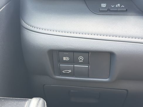 Certified 2025 Toyota Highlander LE FWD image 11