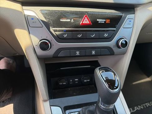 Used 2017 Hyundai Elantra SE FWD image 22