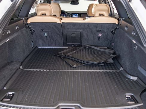 Used 2023 Volvo V90 B6 Cross Country Ultimate w/ Climate Package image 17