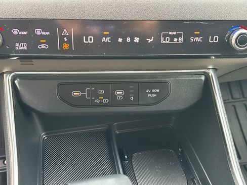 Used 2026 Kia Carnival EX FWD image 31