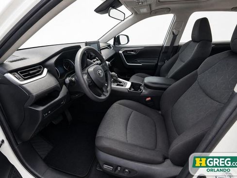 Used 2021 Toyota RAV4 XLE w/ Convenience Package FWD image 10