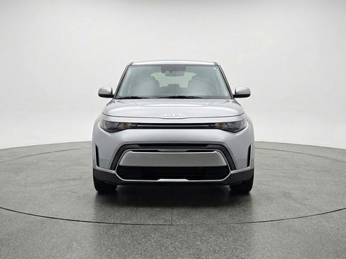 Used 2025 Kia Soul LX w/ LX Technology Package FWD image 2