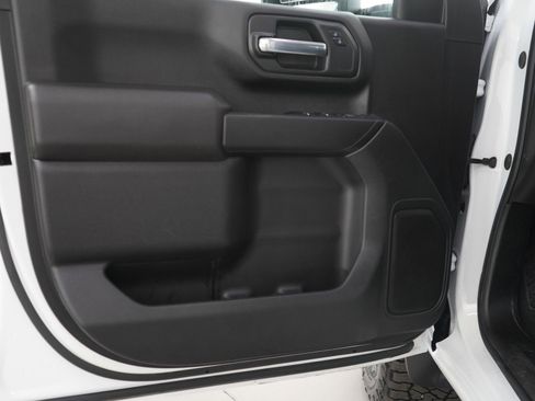 Used 2024 Chevrolet Silverado 2500 Custom w/ Custom Value Package image 18