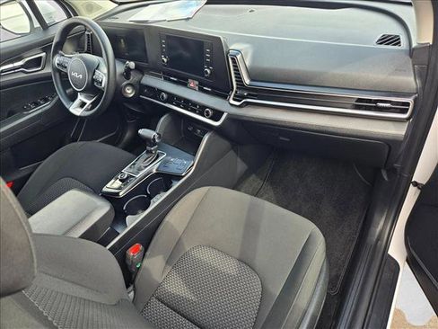 Used 2025 Kia Sportage LX image 25