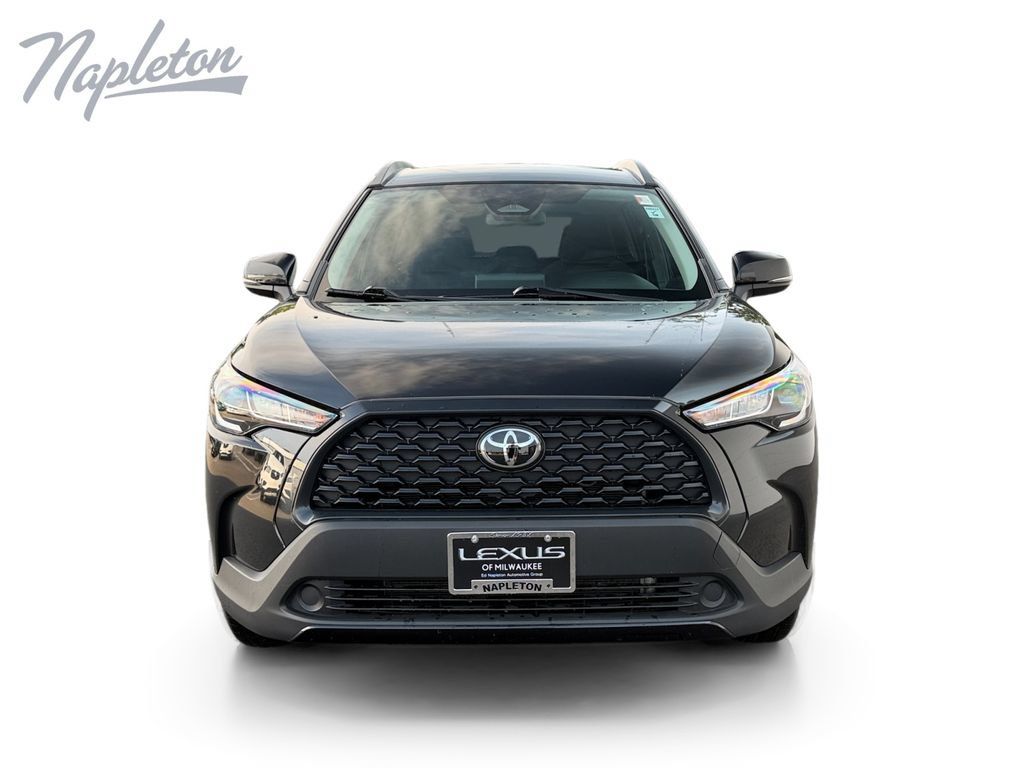 Used 2025 Toyota Corolla Cross LE FWD image 9
