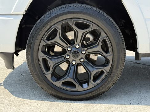 Used 2024 RAM 1500 Limited AWD/4WD image 12