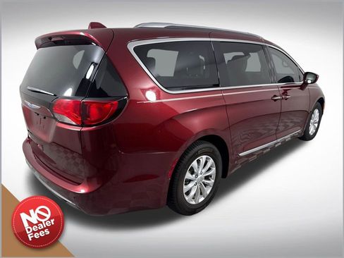 Used 2018 Chrysler Pacifica Touring-L Plus FWD image 3