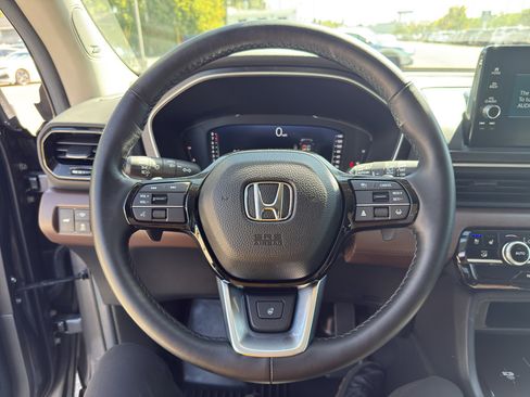 Used 2025 Honda Pilot Elite image 16