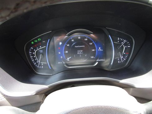 Used 2019 Hyundai Santa Fe SEL FWD image 11