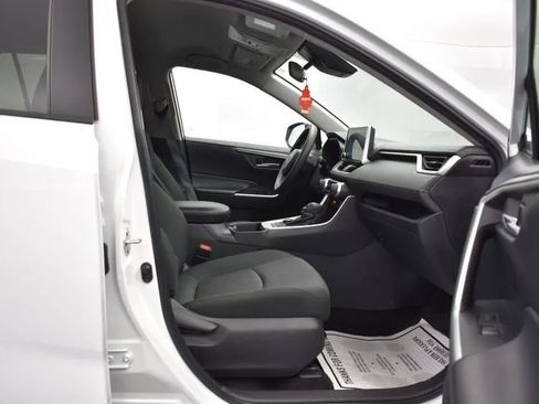Used 2024 Toyota RAV4 XLE AWD/4WD image 17