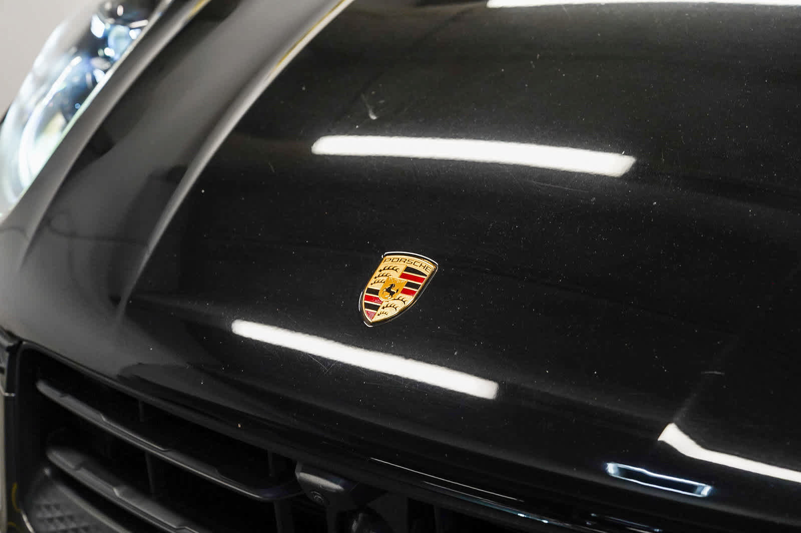 Used 2025 Porsche Macan Turbo AWD/4WD image 8