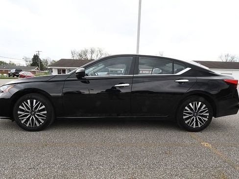 Used 2025 Nissan Altima 2.5 SV FWD image 4