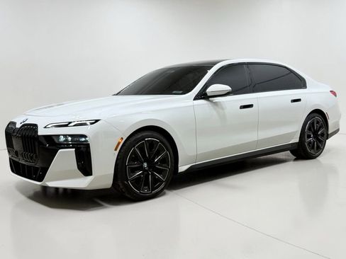 Used 2024 BMW 760i xDrive w/ Premium Package AWD/4WD image 9
